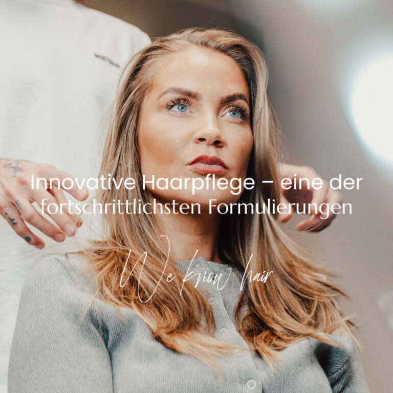 Frau mit gesundem, glänzendem Haar im Friseursalon – steht für die innovative und fortschrittliche Haarpflegeformel von Hair Luxious.